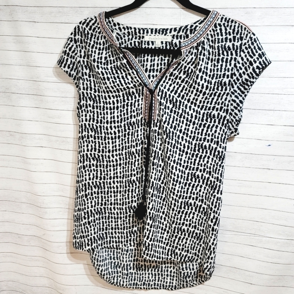 DANIEL RAINN SHORT SLEEVE BLOUSE SZ SMALL